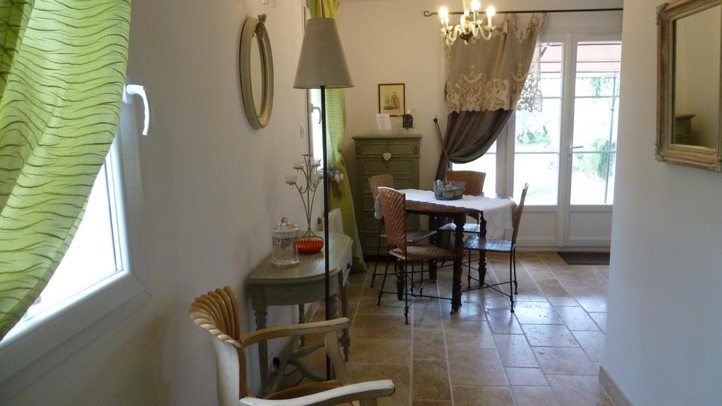 Bed and Breakfast Mas De L'Olivette Cotignac Habitación foto