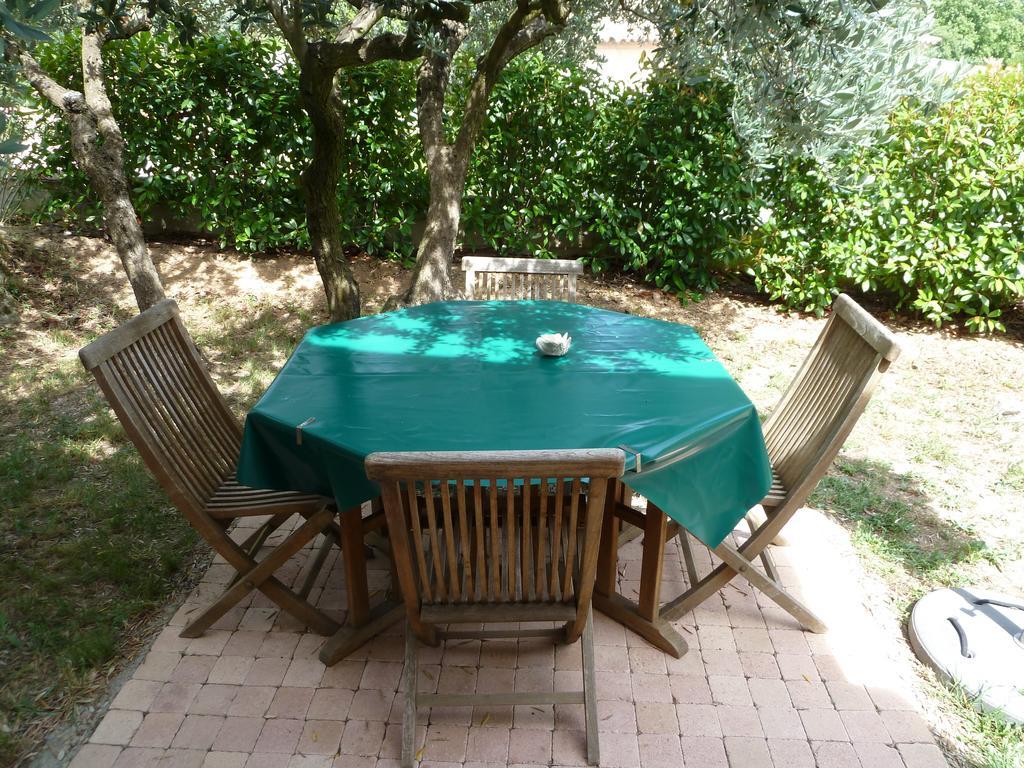 Bed and Breakfast Mas De L'Olivette Cotignac Habitación foto
