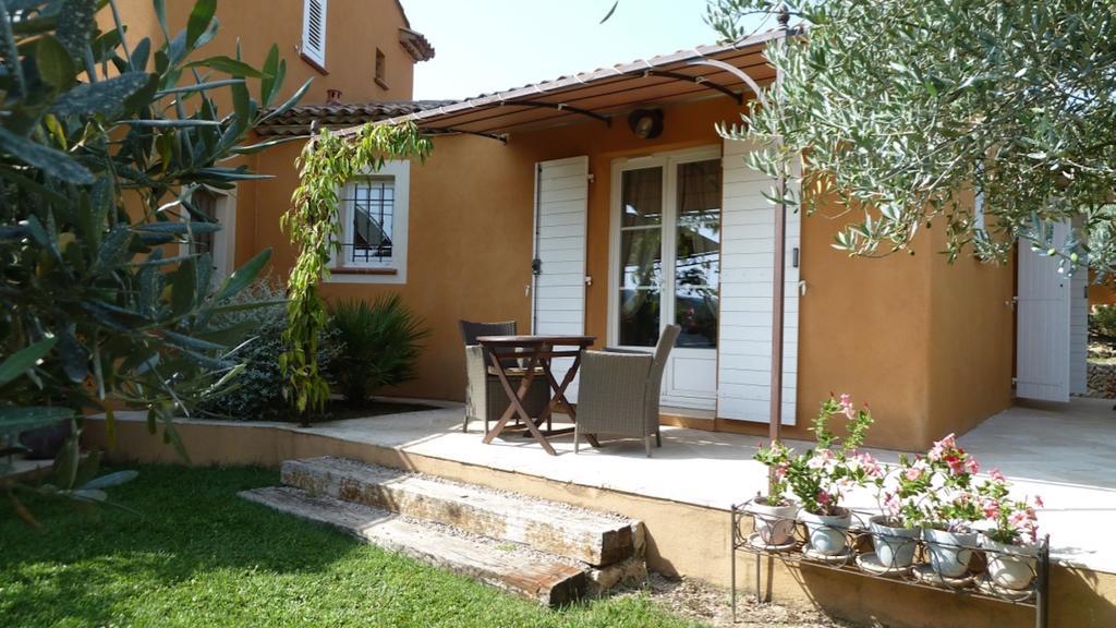 Bed and Breakfast Mas De L'Olivette Cotignac Habitación foto