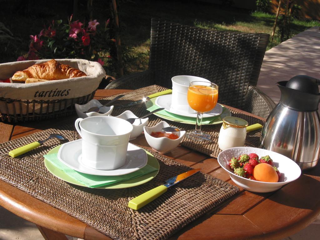 Bed and Breakfast Mas De L'Olivette Cotignac Exterior foto